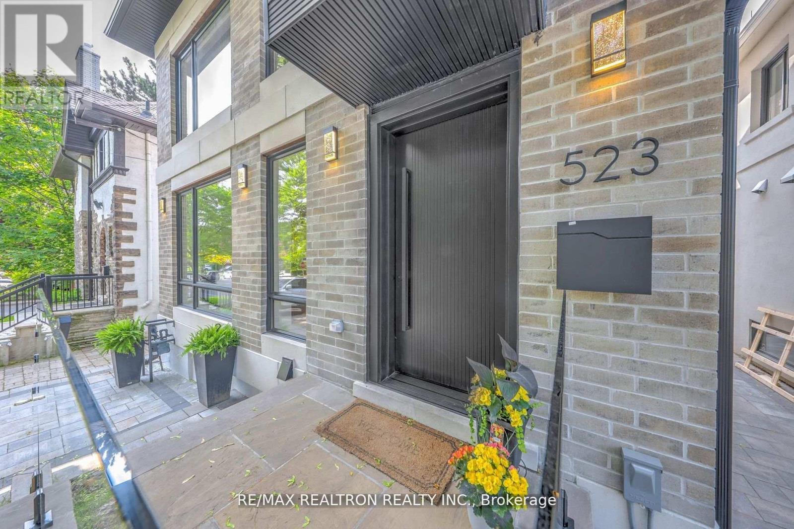 












523 BRIAR HILL AVENUE

,
Toronto,




Ontario
M5N1N1

