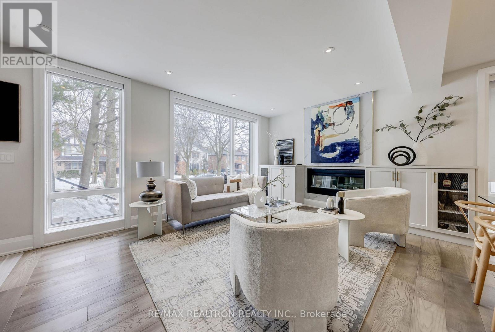 












523 BRIAR HILL AVENUE

,
Toronto,




Ontario
M5N1N1

