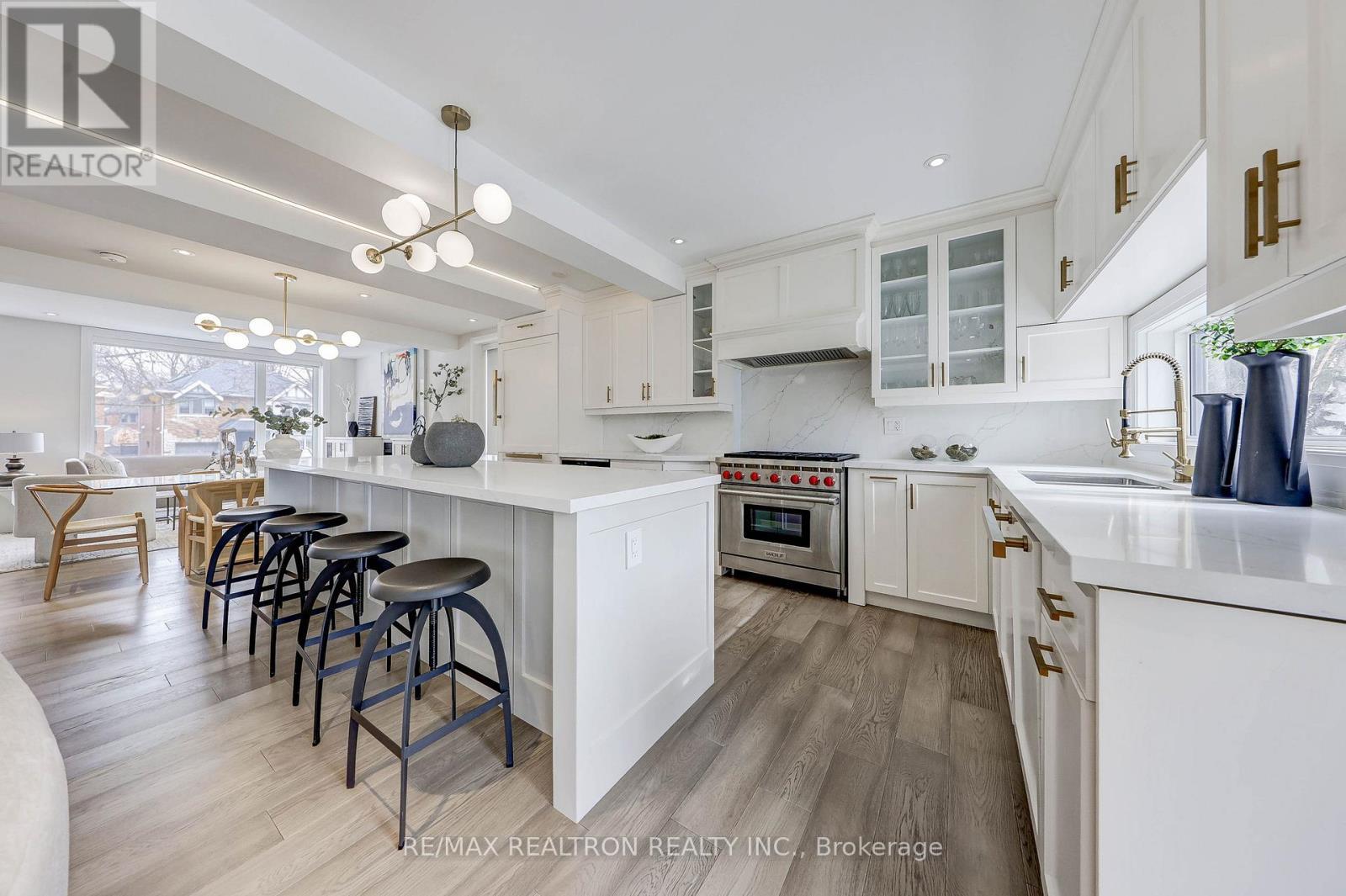 












523 BRIAR HILL AVENUE

,
Toronto,




Ontario
M5N1N1

