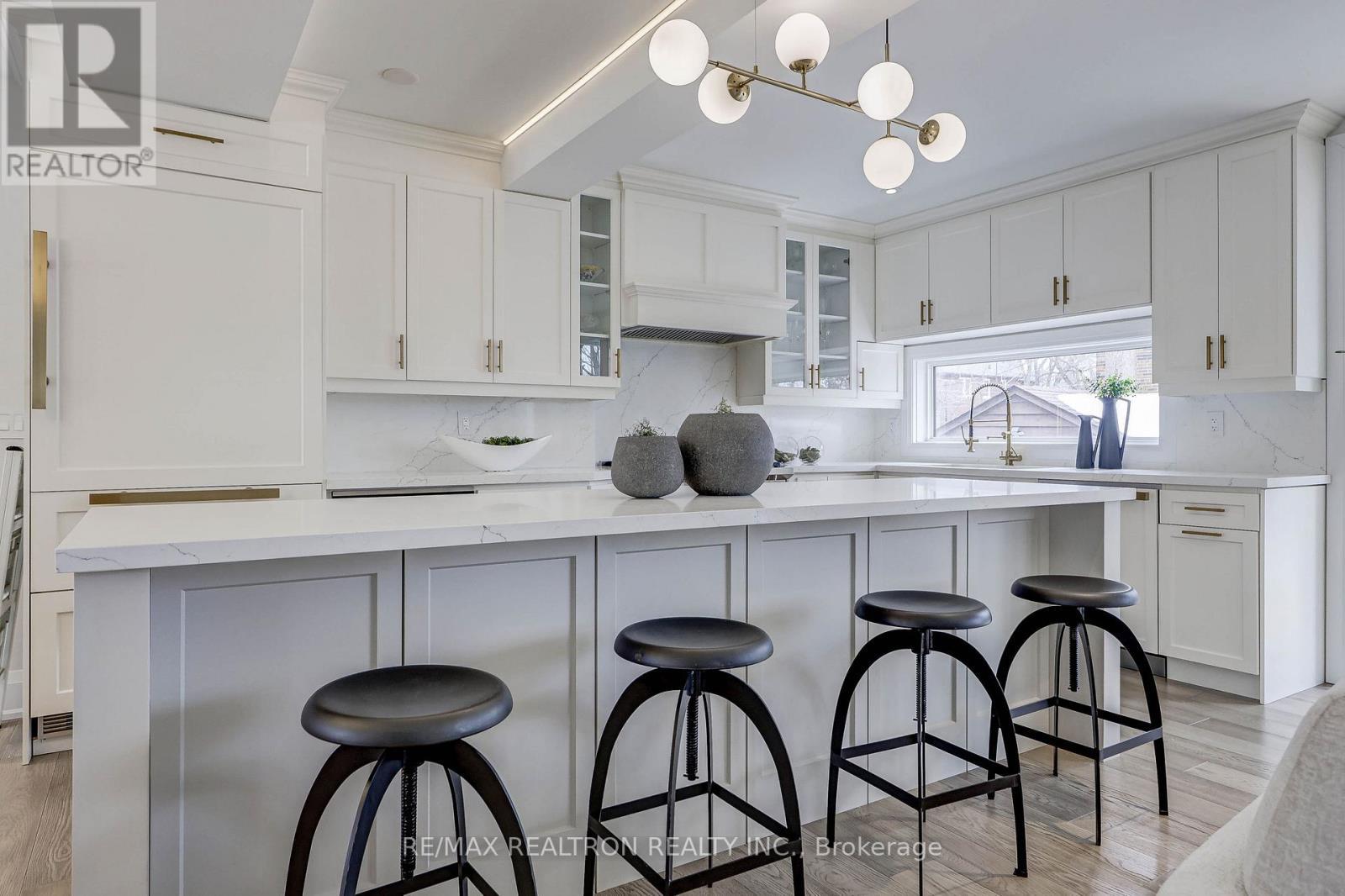 












523 BRIAR HILL AVENUE

,
Toronto,




Ontario
M5N1N1

