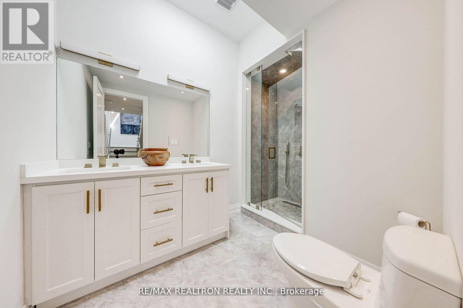 












523 BRIAR HILL AVENUE

,
Toronto,




Ontario
M5N1N1

