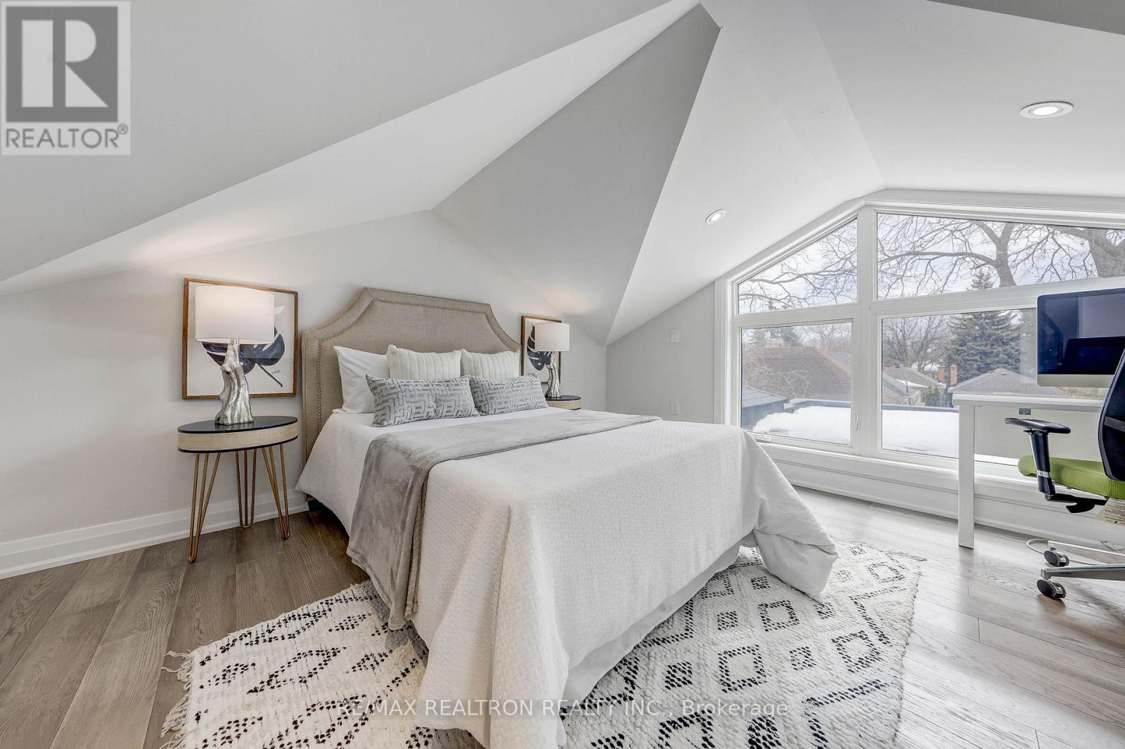 












523 BRIAR HILL AVENUE

,
Toronto,




Ontario
M5N1N1

