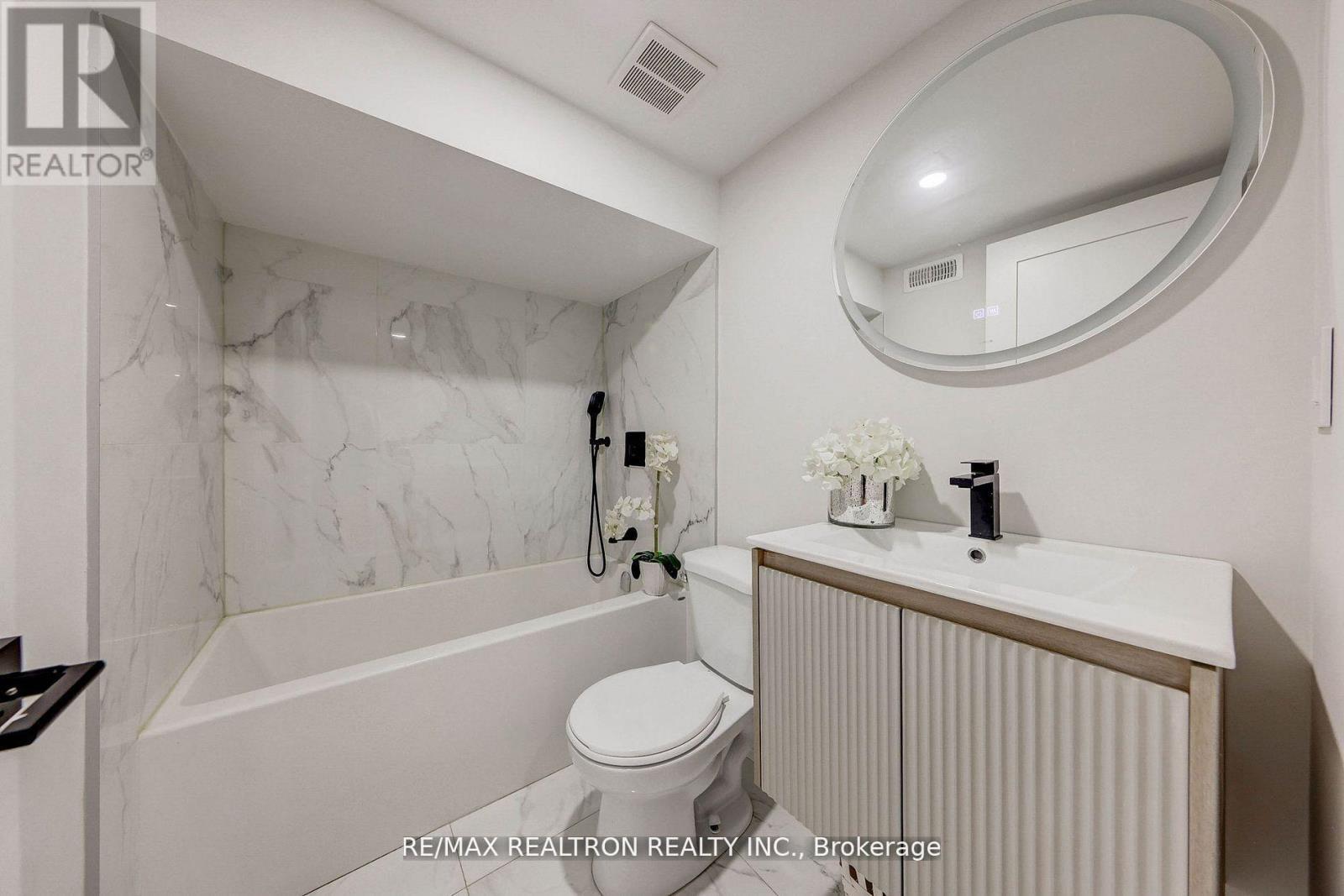 












523 BRIAR HILL AVENUE

,
Toronto,




Ontario
M5N1N1

