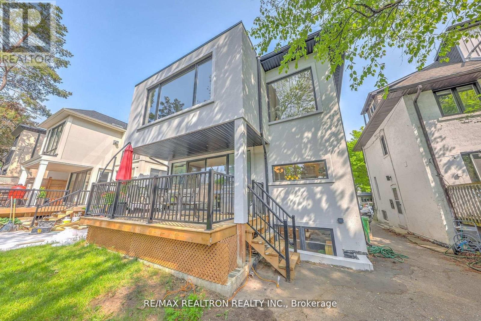 












523 BRIAR HILL AVENUE

,
Toronto,




Ontario
M5N1N1

