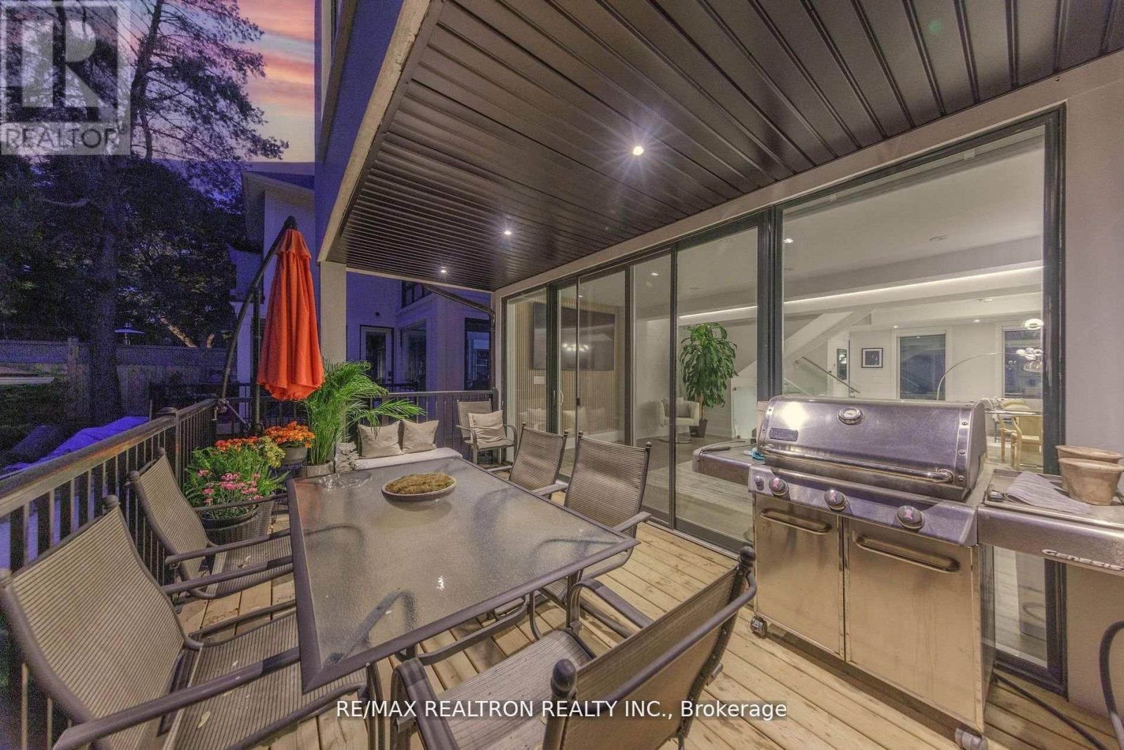 












523 BRIAR HILL AVENUE

,
Toronto,




Ontario
M5N1N1

