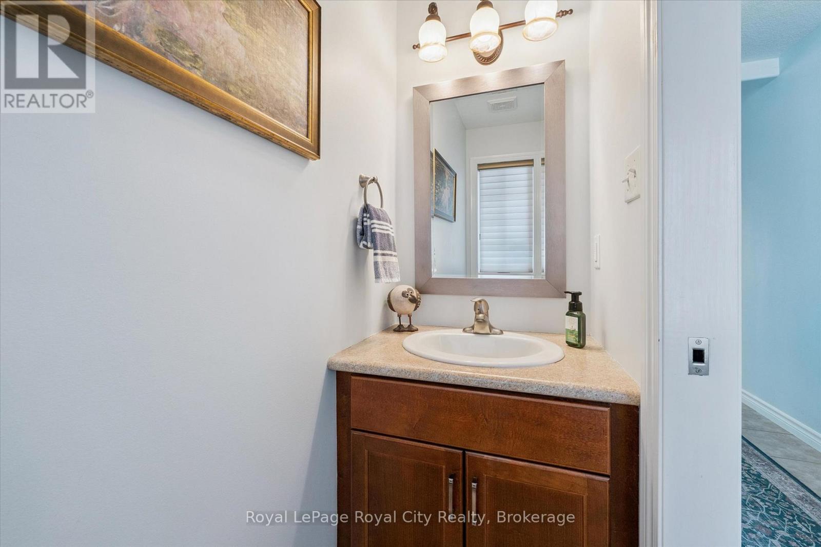 












108 MUSSEN STREET

,
Guelph (Victoria North),




Ontario
N1E0K2

