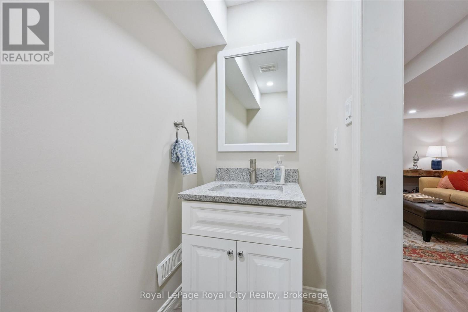 












108 MUSSEN STREET

,
Guelph (Victoria North),




Ontario
N1E0K2

