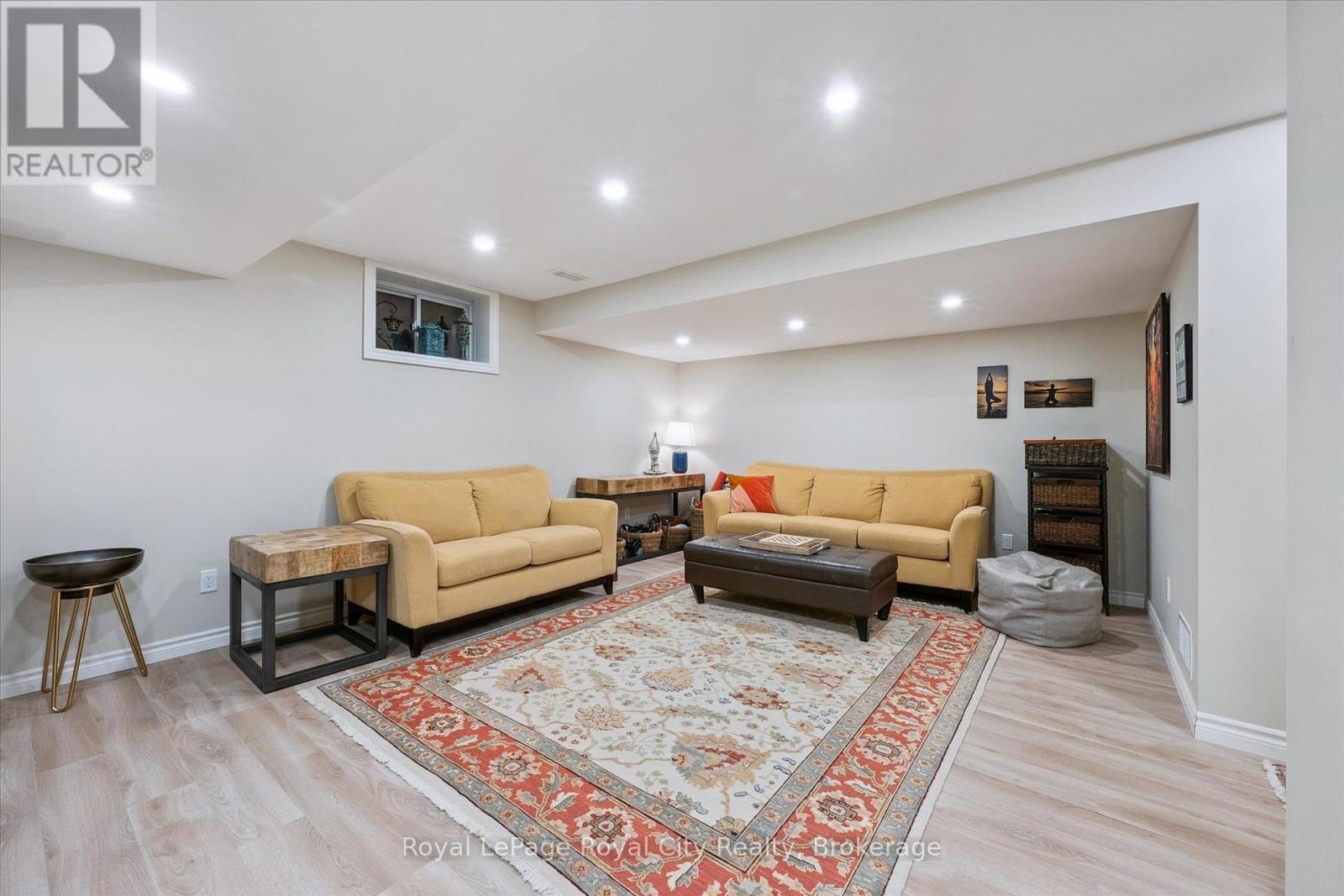 












108 MUSSEN STREET

,
Guelph (Victoria North),




Ontario
N1E0K2

