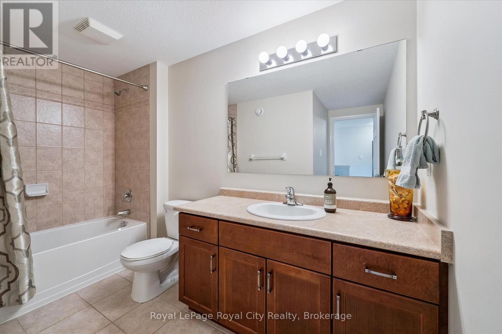 












108 MUSSEN STREET

,
Guelph (Victoria North),




Ontario
N1E0K2

