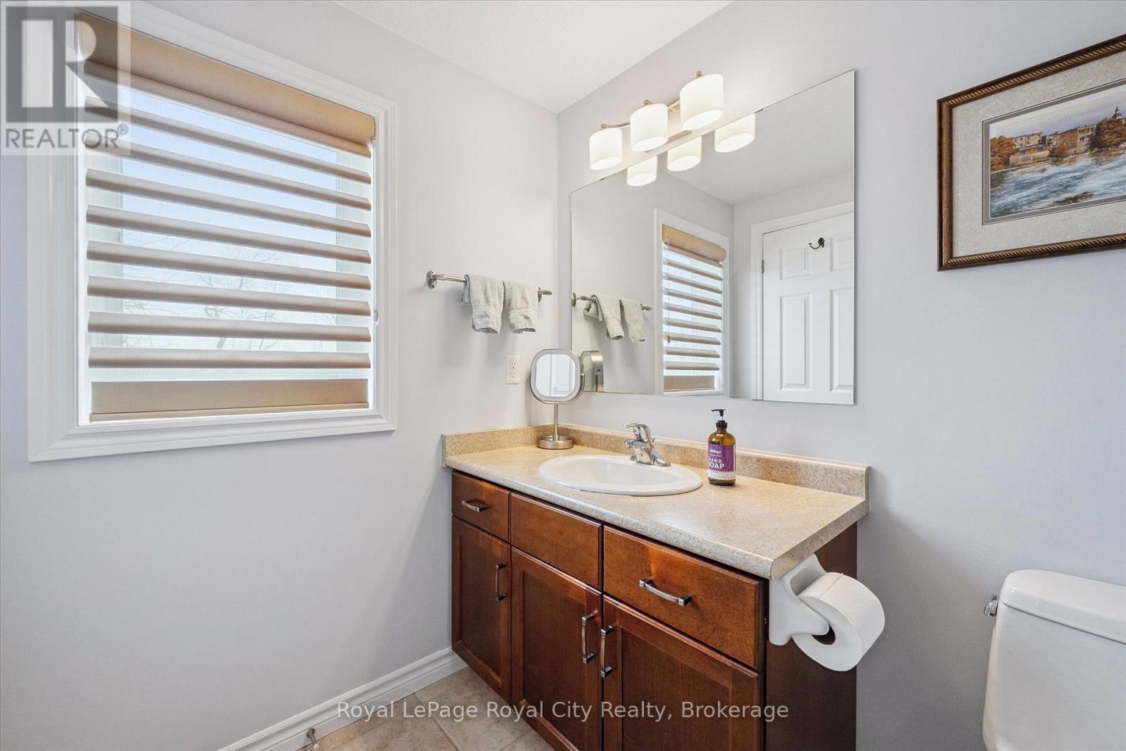 












108 MUSSEN STREET

,
Guelph (Victoria North),




Ontario
N1E0K2

