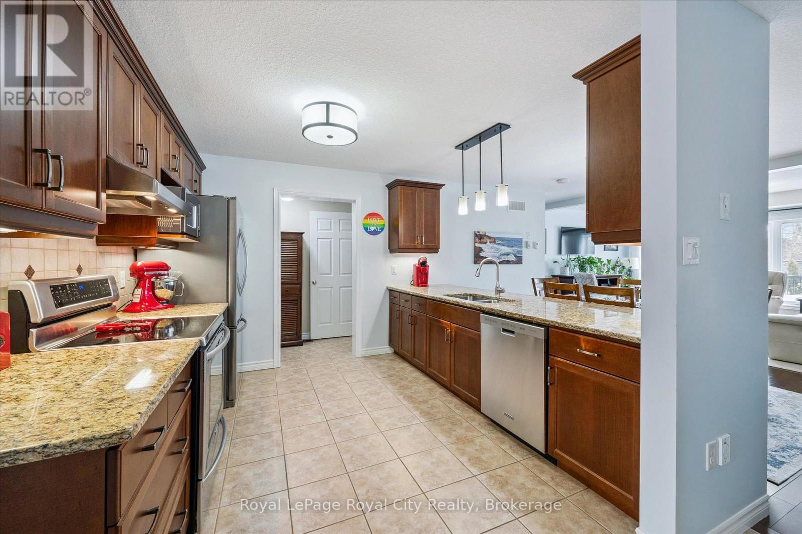 












108 MUSSEN STREET

,
Guelph (Victoria North),




Ontario
N1E0K2

