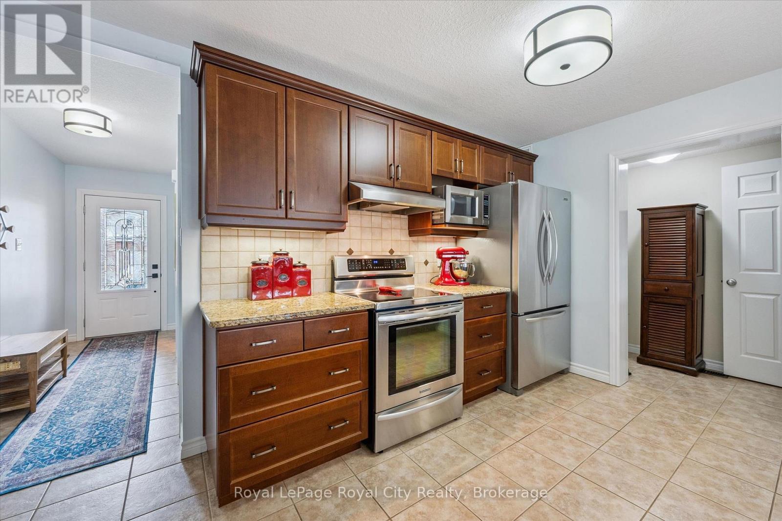 












108 MUSSEN STREET

,
Guelph (Victoria North),




Ontario
N1E0K2

