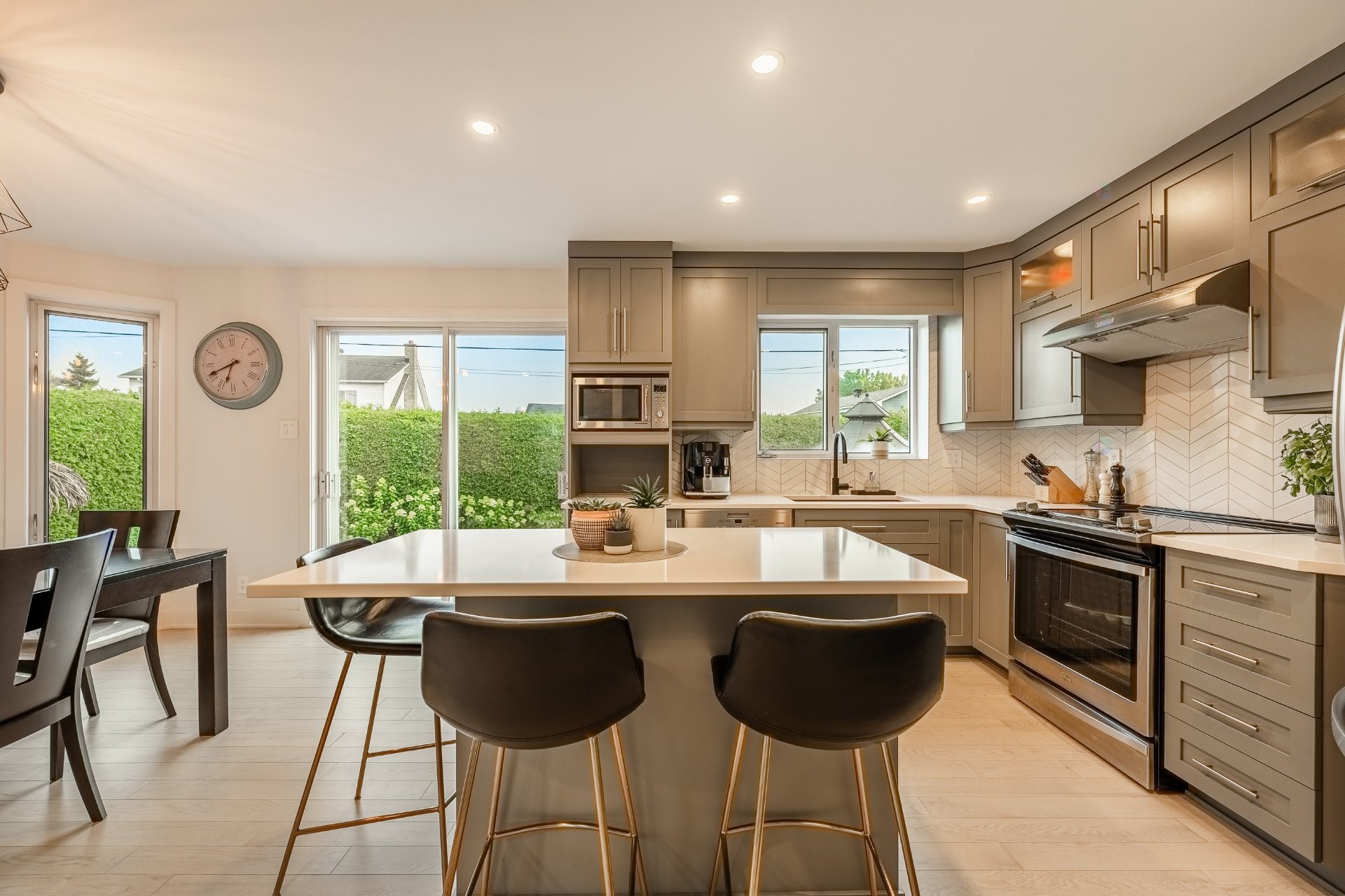 









15


Rue Besset

,
Saint-Mathias-sur-Richelieu,




QC
J3L6A3

