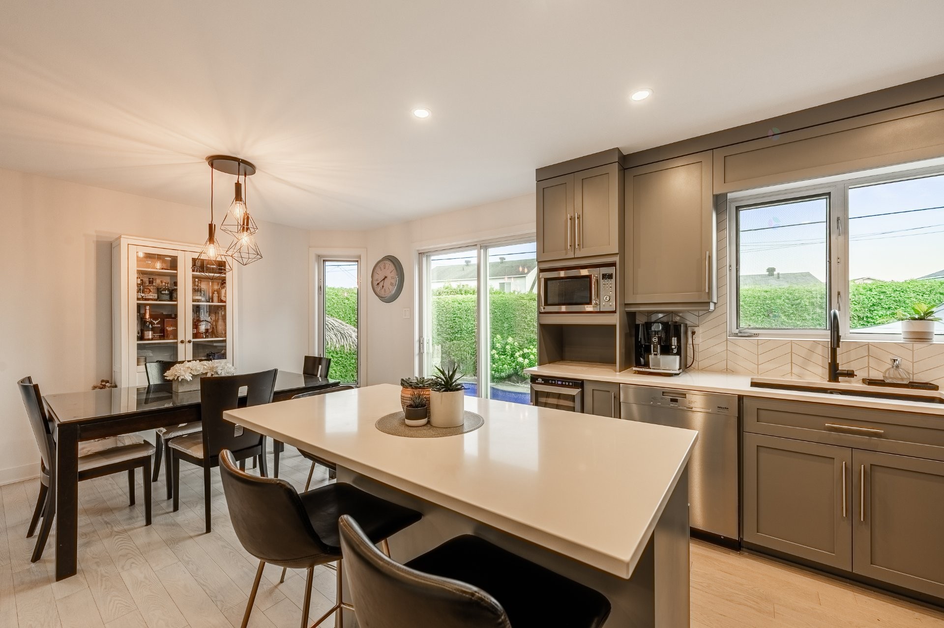 









15


Rue Besset

,
Saint-Mathias-sur-Richelieu,




QC
J3L6A3

