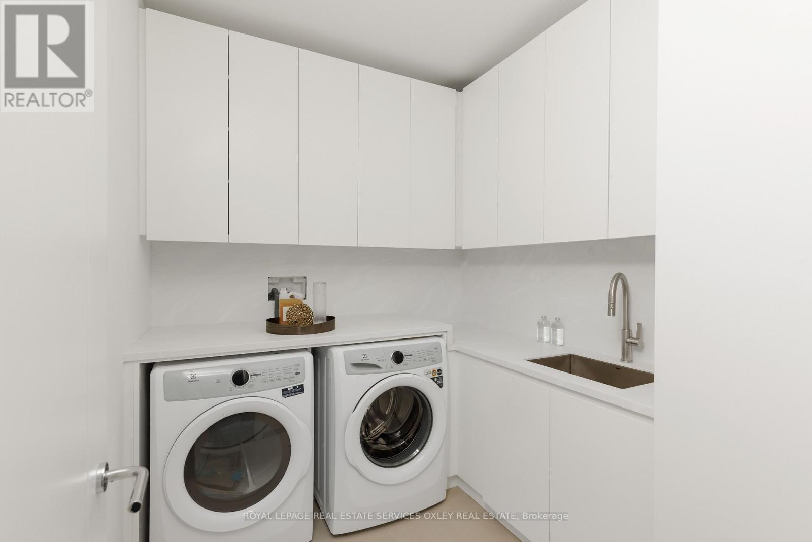 












306 - 7 DALE AVENUE

,
Toronto,




Ontario
M4W1K2

