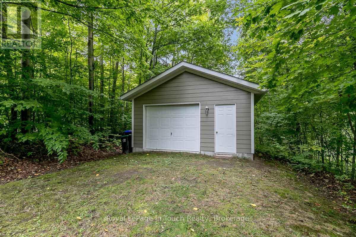 












157 FARLAIN LAKE ROAD W

,
Tiny,




Ontario
L9M0B9

