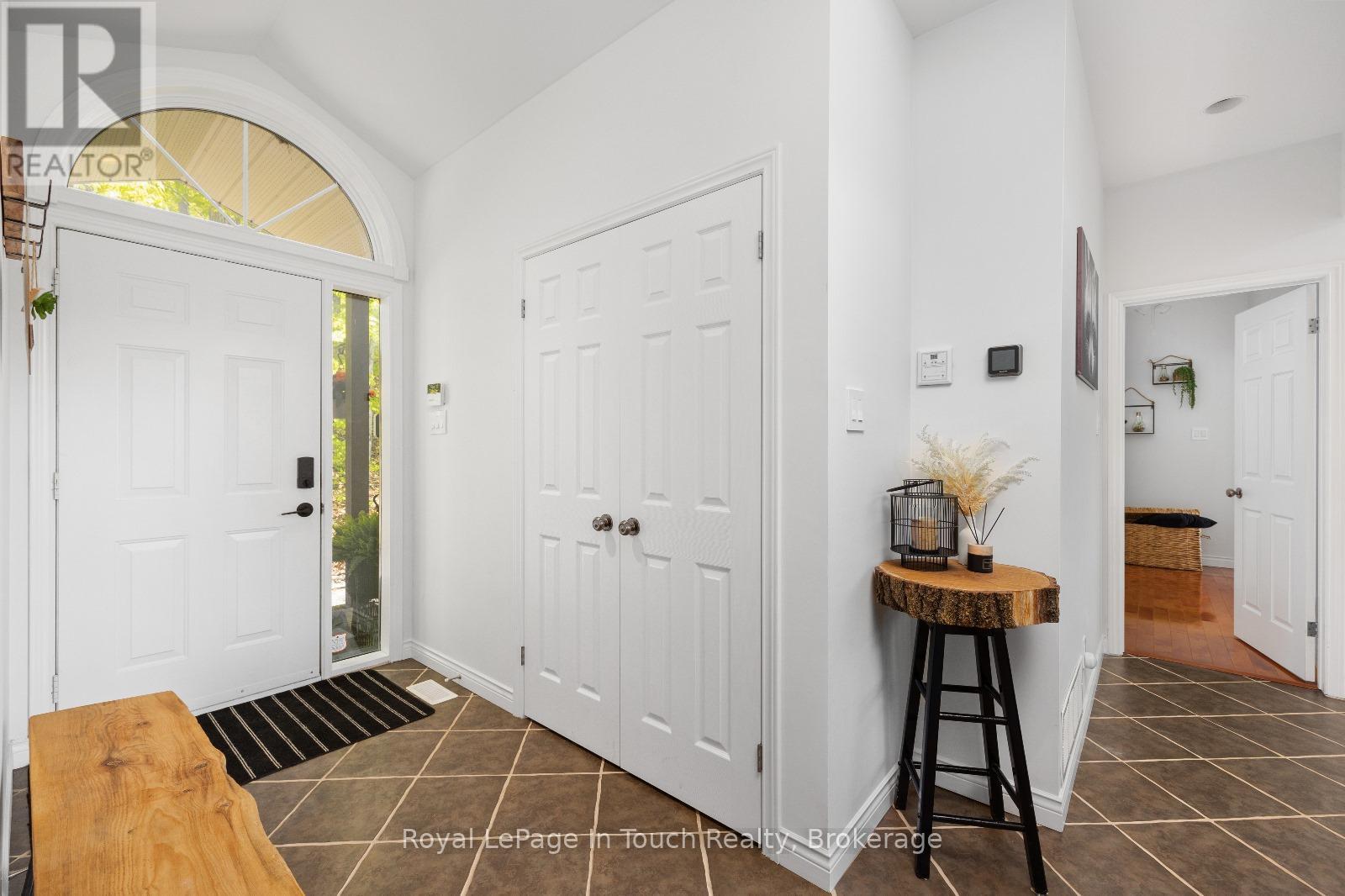 












157 FARLAIN LAKE ROAD W

,
Tiny,




Ontario
L9M0B9

