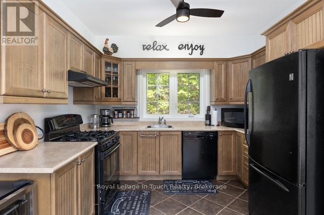 












157 FARLAIN LAKE ROAD W

,
Tiny,




Ontario
L9M0B9

