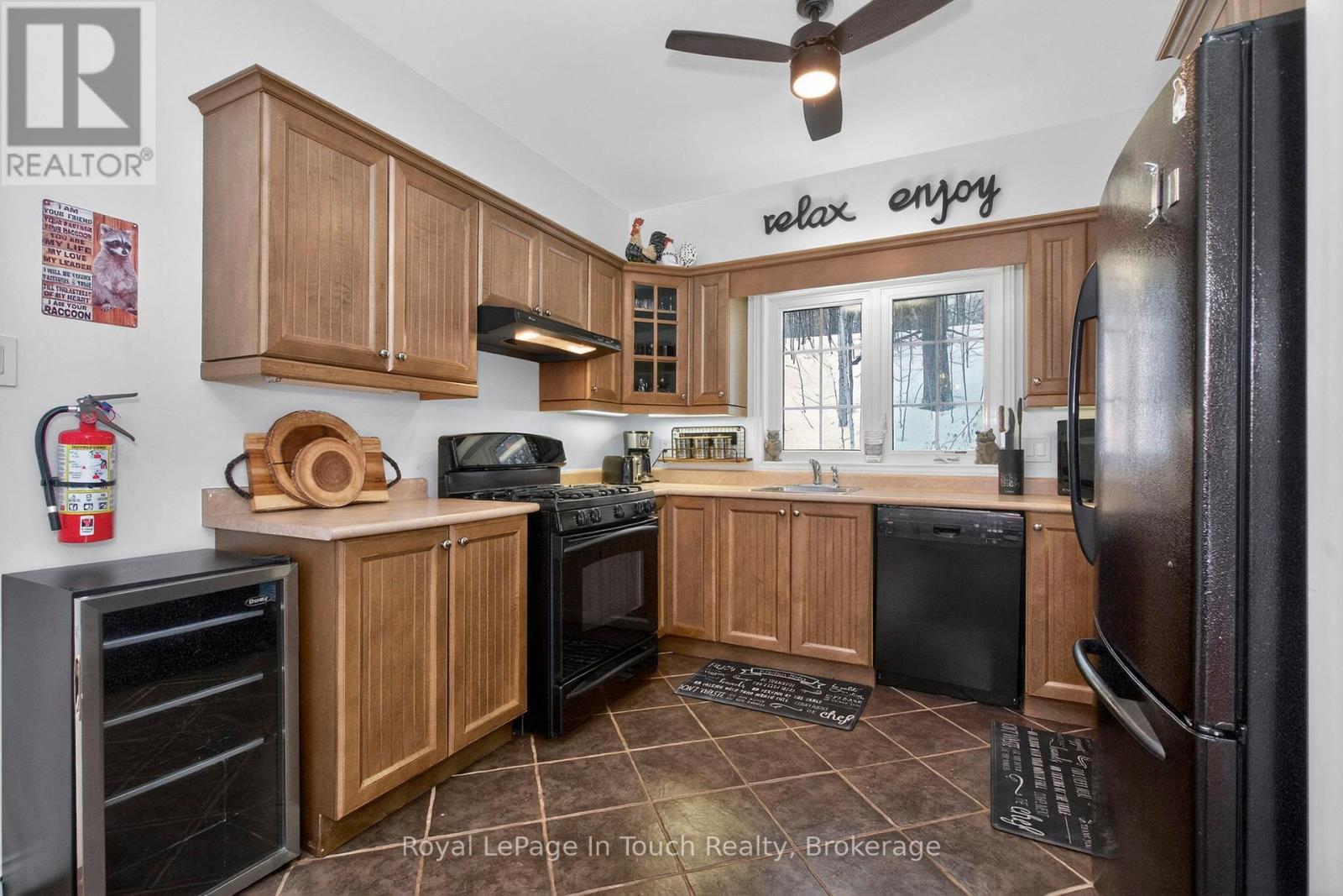 












157 FARLAIN LAKE ROAD W

,
Tiny,




Ontario
L9M0B9

