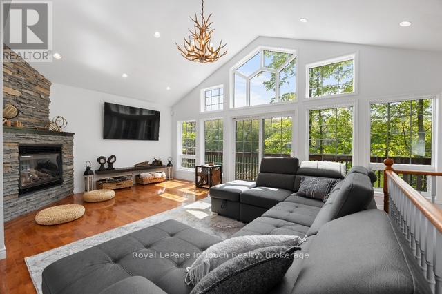 












157 FARLAIN LAKE ROAD W

,
Tiny,




Ontario
L9M0B9

