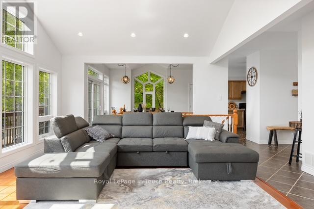 












157 FARLAIN LAKE ROAD W

,
Tiny,




Ontario
L9M0B9

