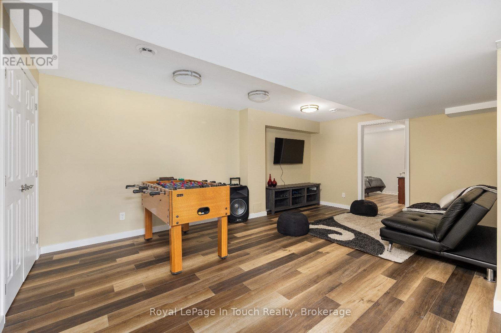 












157 FARLAIN LAKE ROAD W

,
Tiny,




Ontario
L9M0B9

