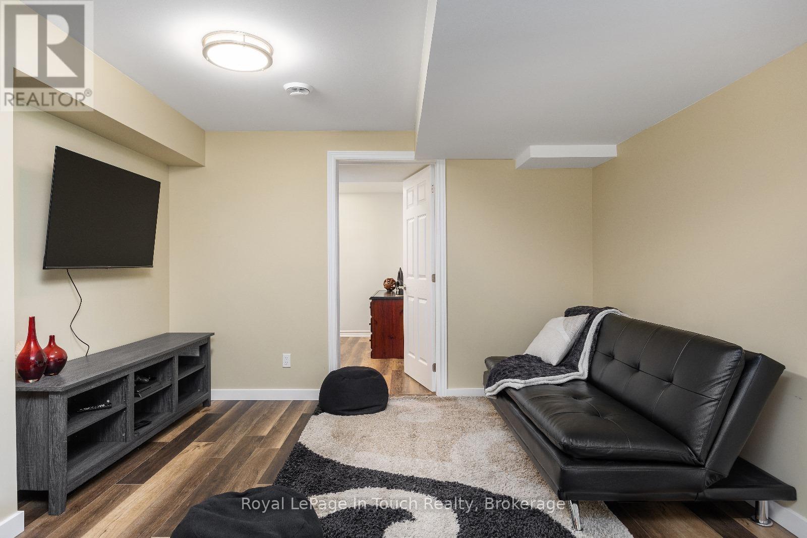 












157 FARLAIN LAKE ROAD W

,
Tiny,




Ontario
L9M0B9

