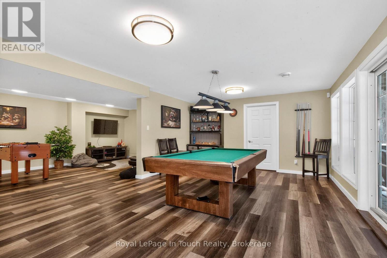 












157 FARLAIN LAKE ROAD W

,
Tiny,




Ontario
L9M0B9

