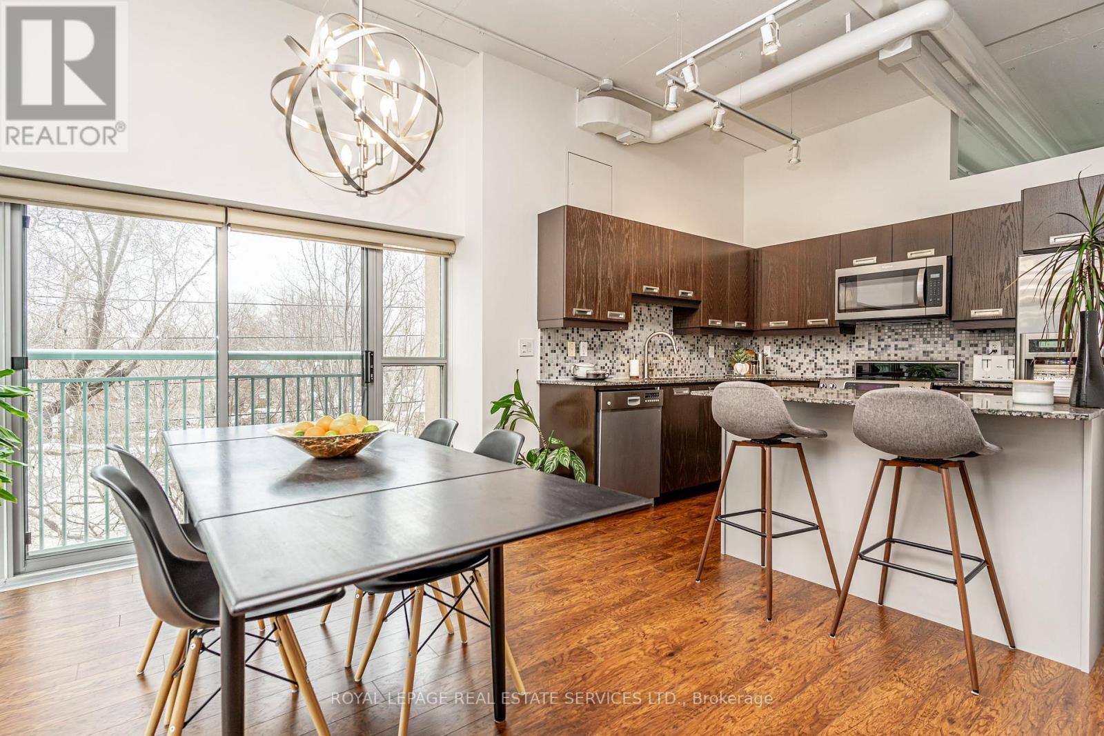 












206 - 2 FIELDWAY ROAD

,
Toronto,




Ontario
M8Z0B9

