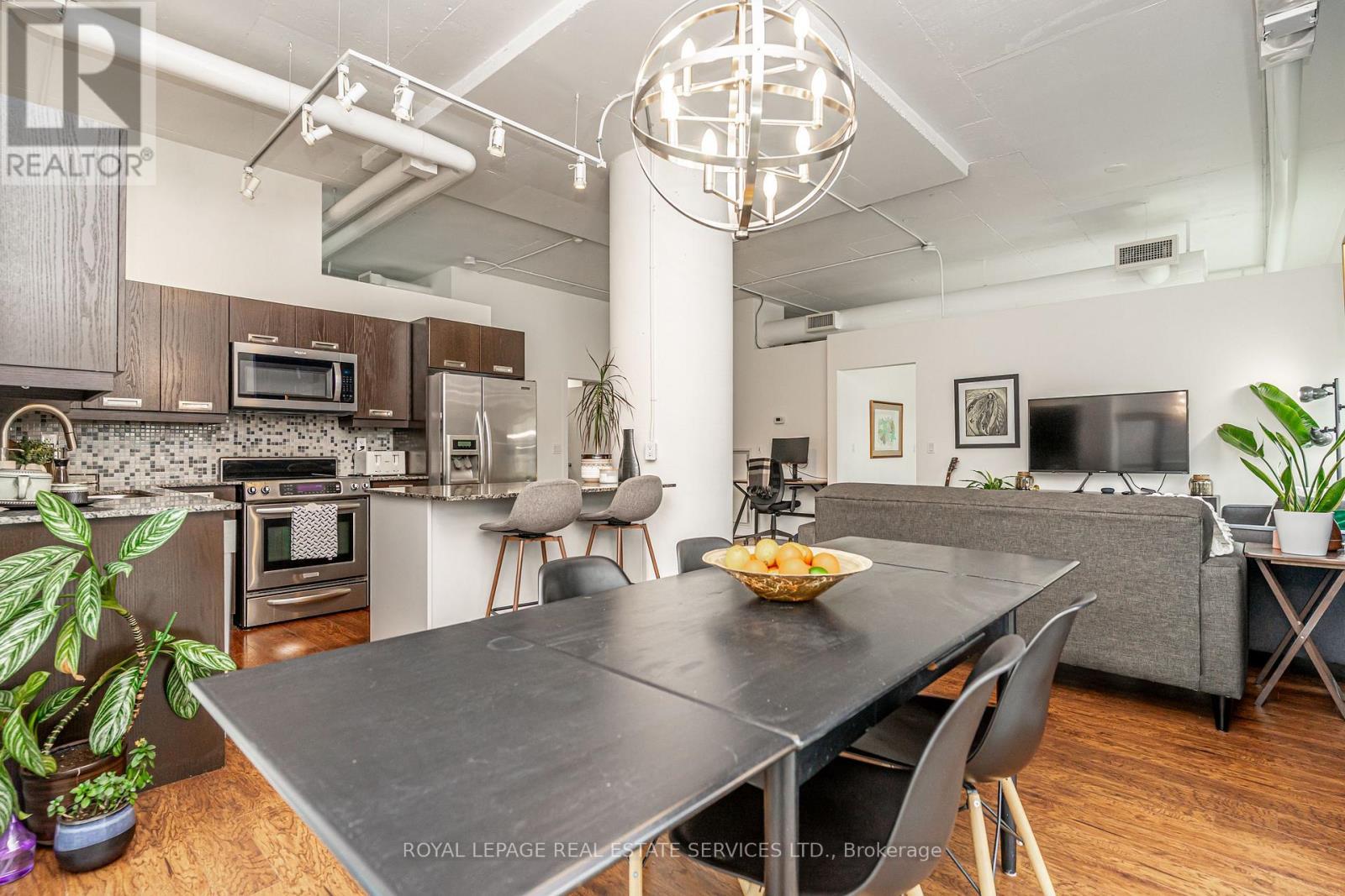 












206 - 2 FIELDWAY ROAD

,
Toronto,




Ontario
M8Z0B9

