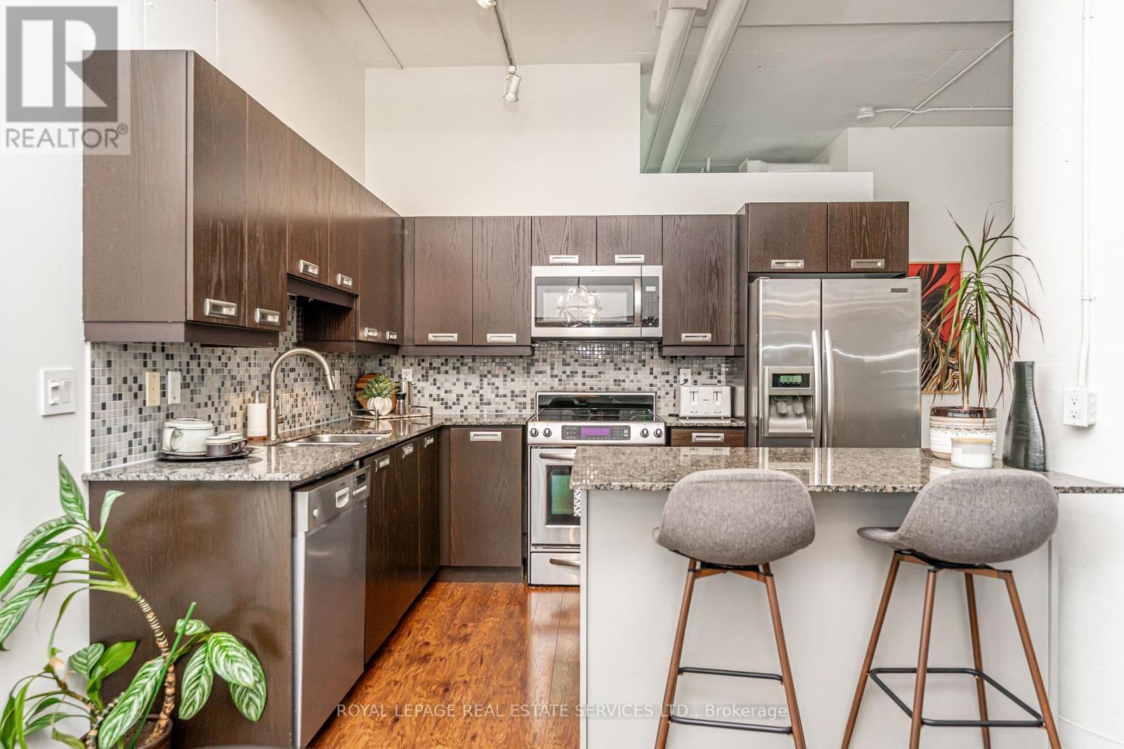 












206 - 2 FIELDWAY ROAD

,
Toronto,




Ontario
M8Z0B9

