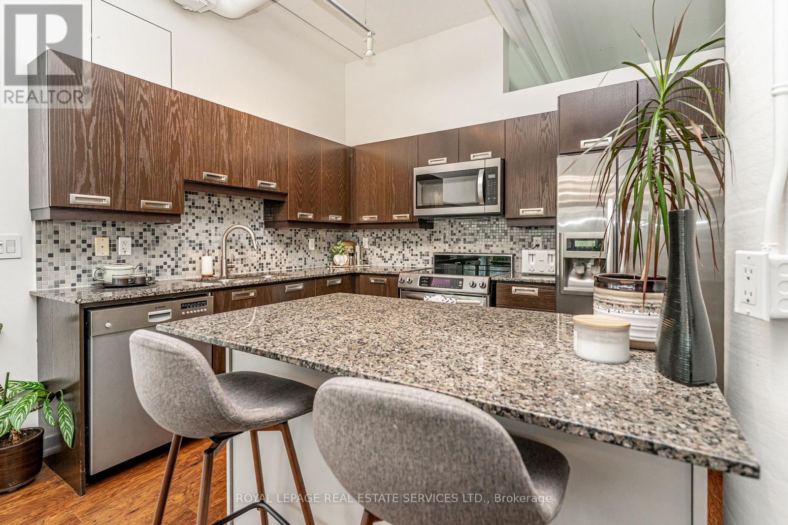 












206 - 2 FIELDWAY ROAD

,
Toronto,




Ontario
M8Z0B9

