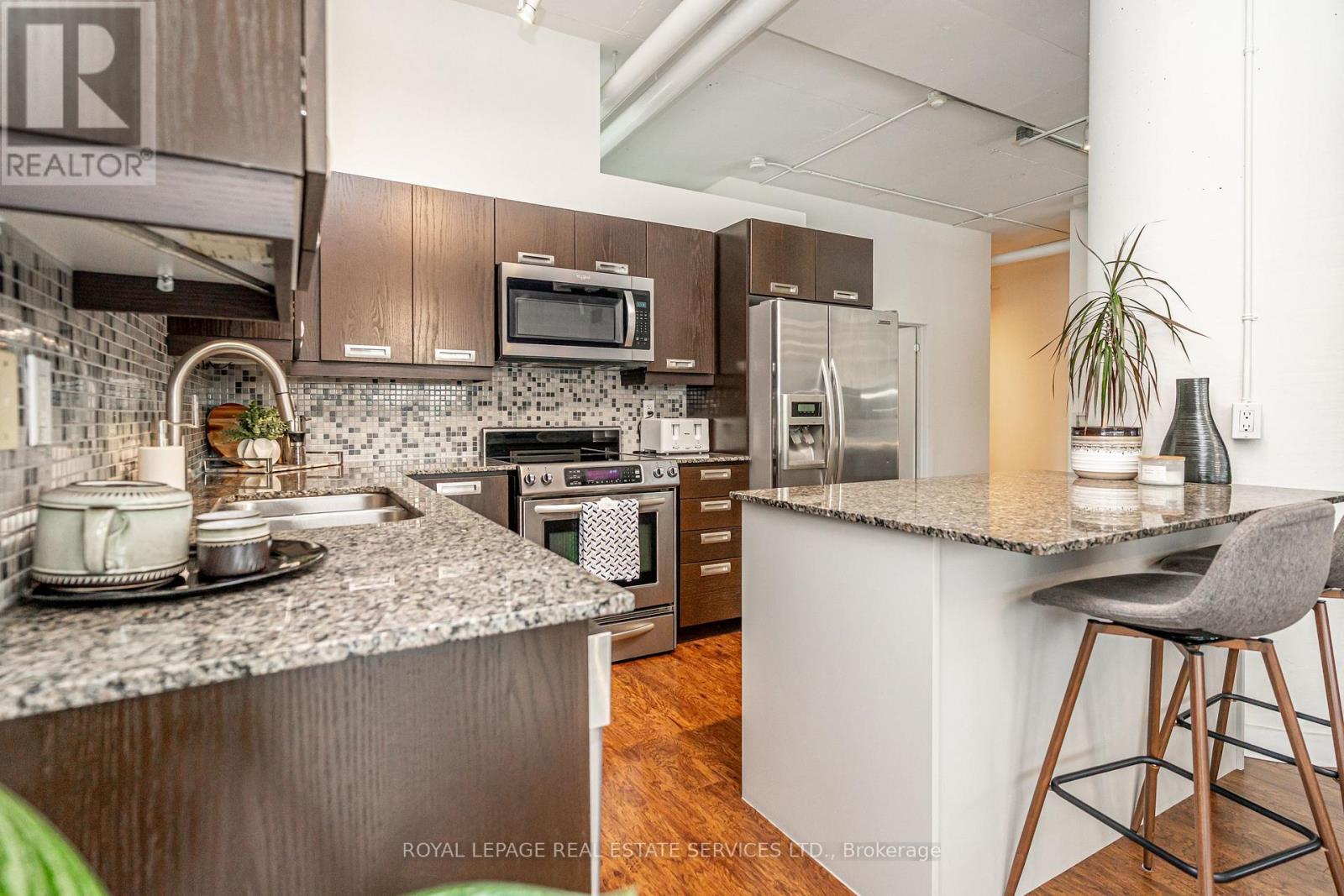 












206 - 2 FIELDWAY ROAD

,
Toronto,




Ontario
M8Z0B9

