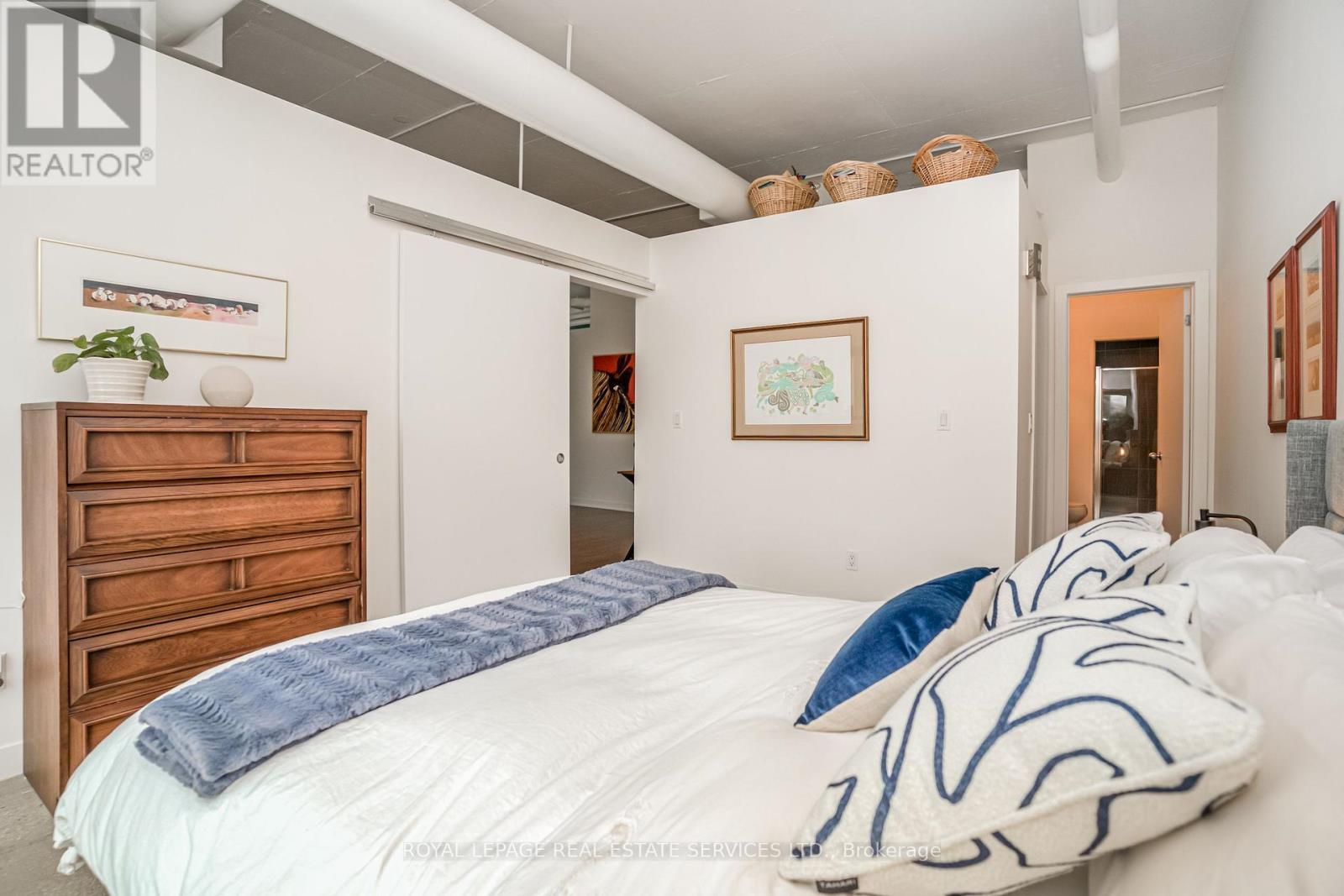 












206 - 2 FIELDWAY ROAD

,
Toronto,




Ontario
M8Z0B9

