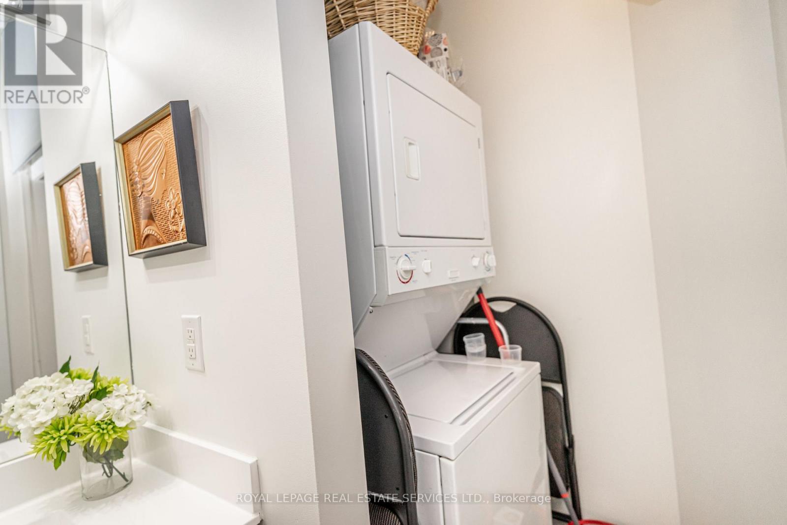 












206 - 2 FIELDWAY ROAD

,
Toronto,




Ontario
M8Z0B9

