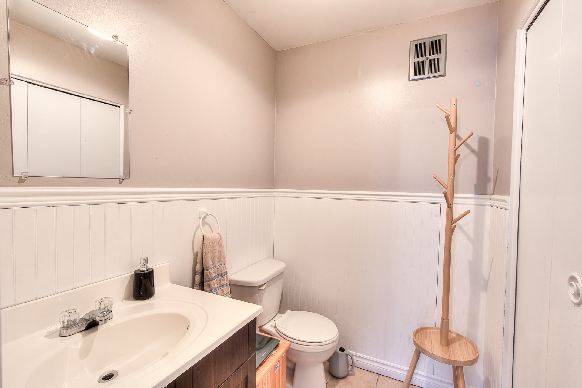 









330

 - 334


Rue de Dreux

,
Laval (Laval-des-Rapides),




QC
H7N1K1

