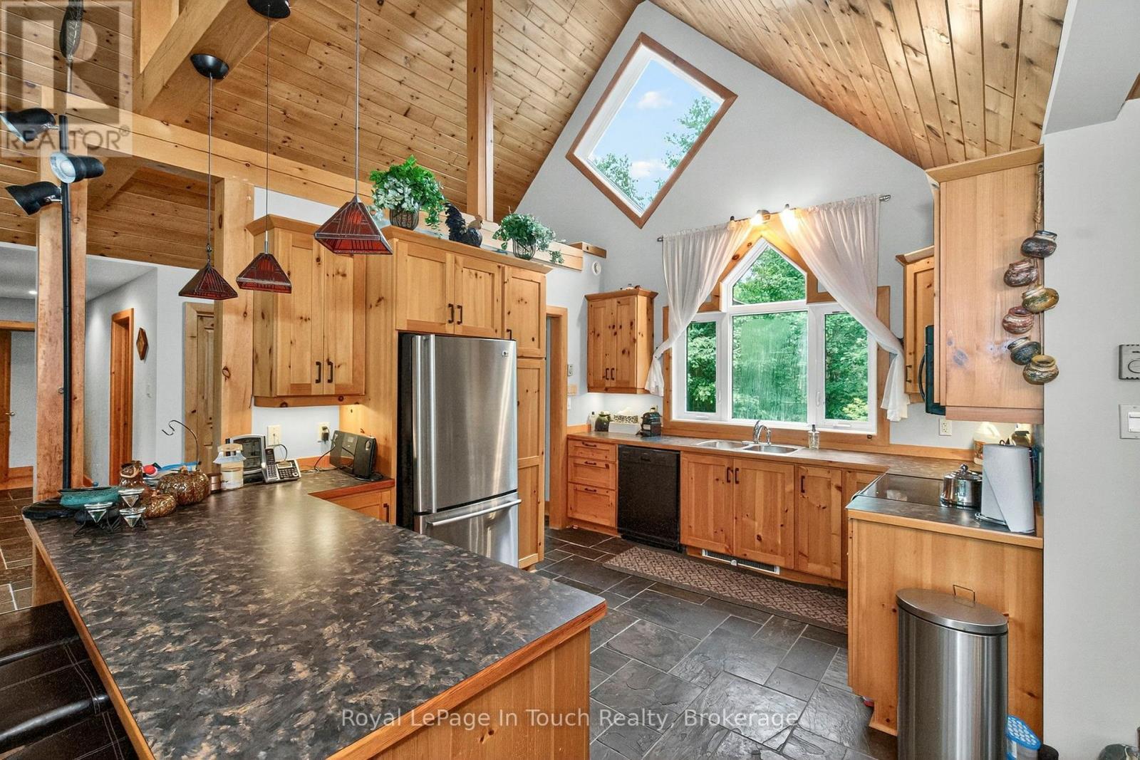 












390 ISLAND 360 ISLAND

,
Georgian Bay (Baxter),




Ontario
L0K1S0

