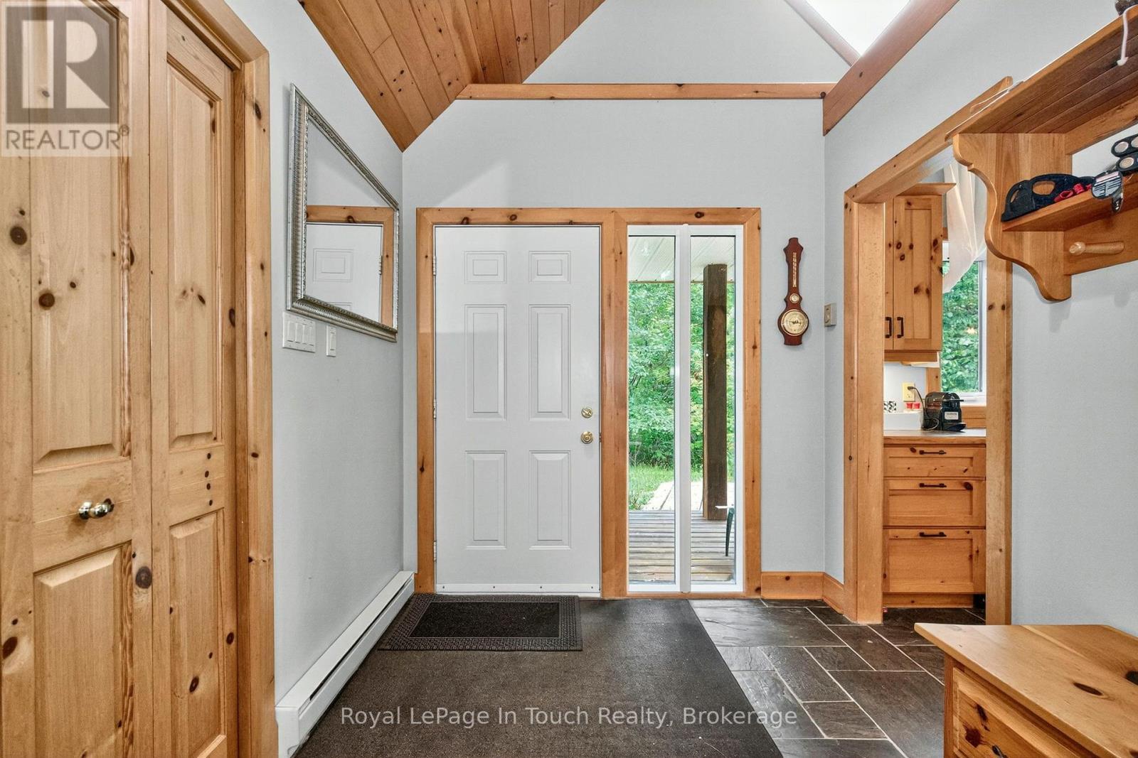 












390 ISLAND 360 ISLAND

,
Georgian Bay (Baxter),




Ontario
L0K1S0

