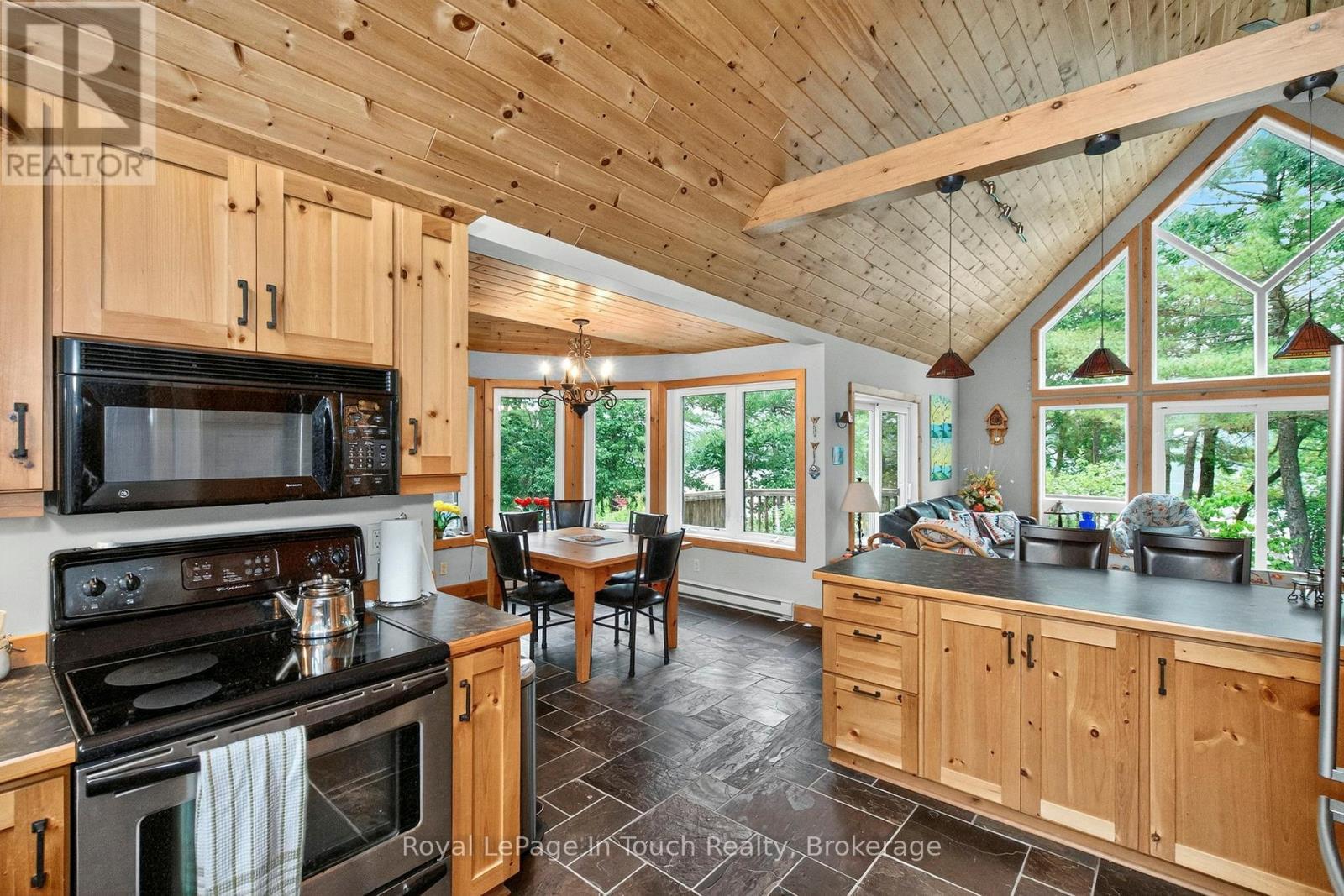 












390 ISLAND 360 ISLAND

,
Georgian Bay (Baxter),




Ontario
L0K1S0

