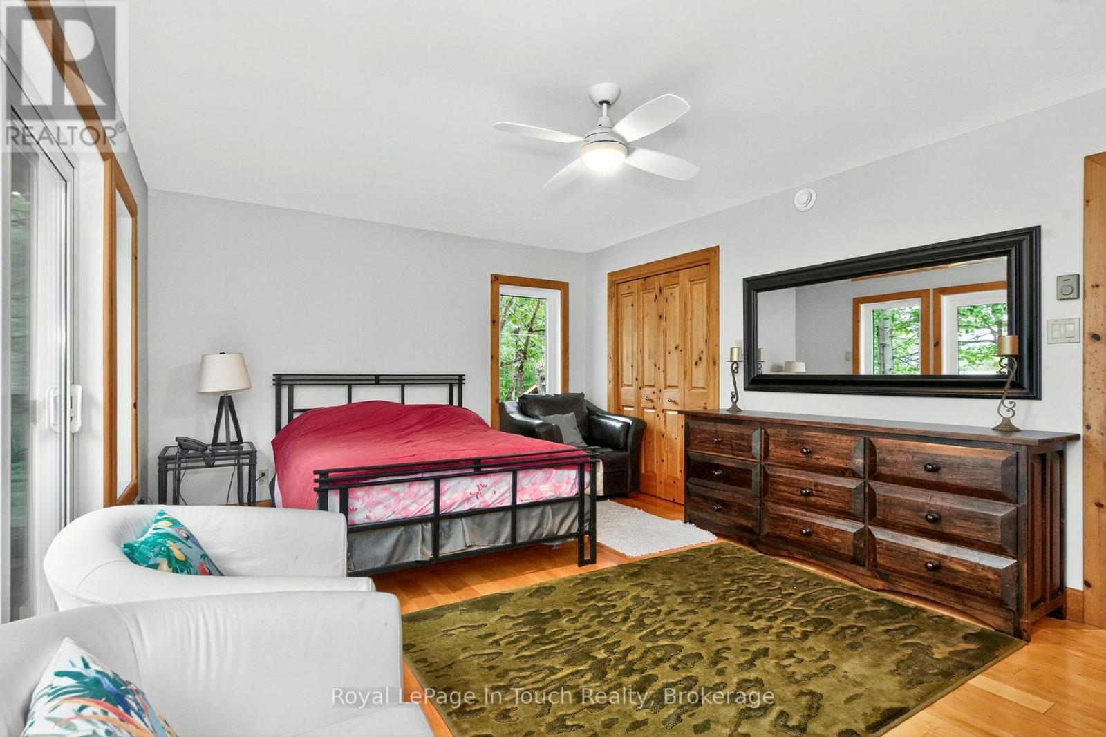 












390 ISLAND 360 ISLAND

,
Georgian Bay (Baxter),




Ontario
L0K1S0

