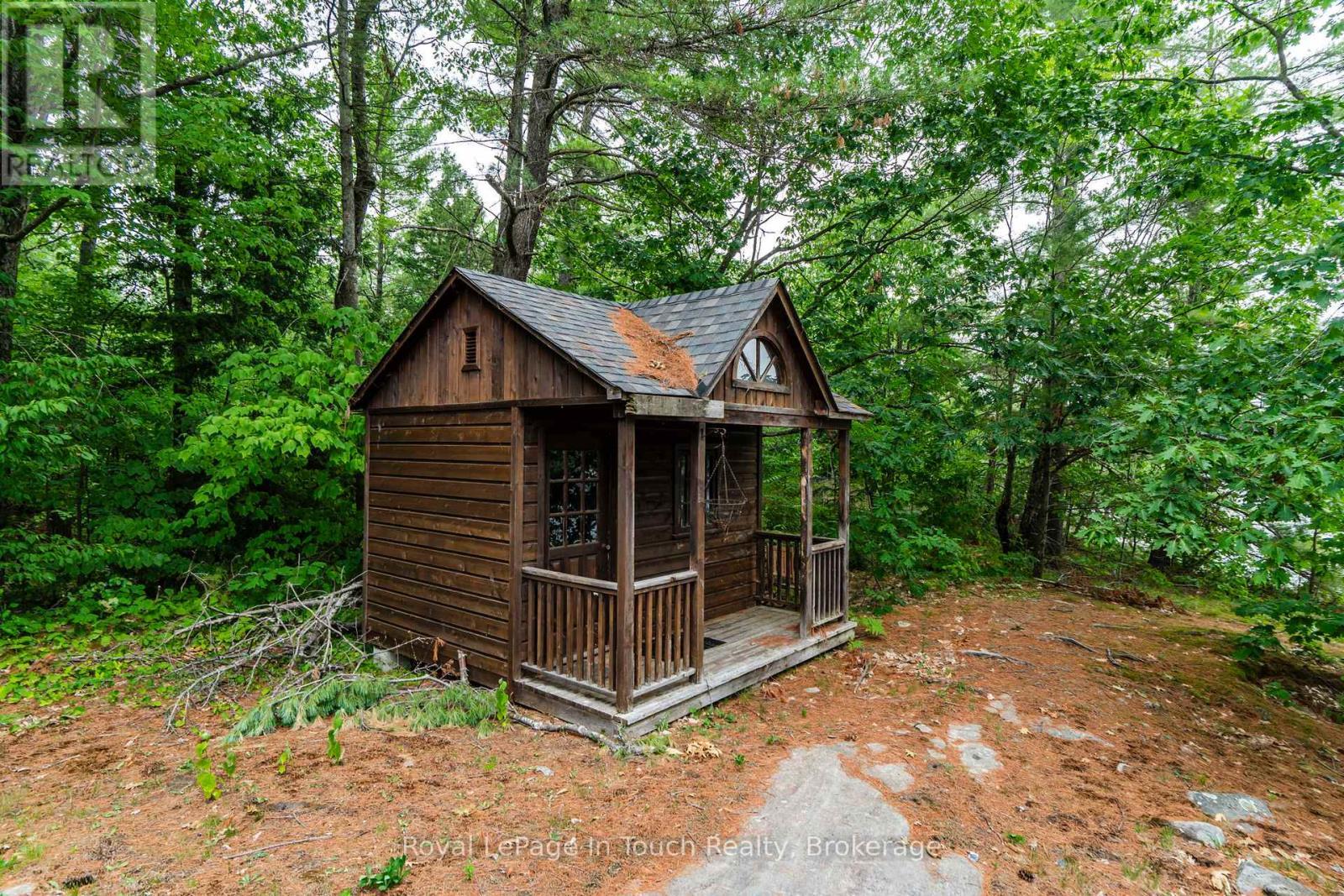 












390 ISLAND 360 ISLAND

,
Georgian Bay (Baxter),




Ontario
L0K1S0

