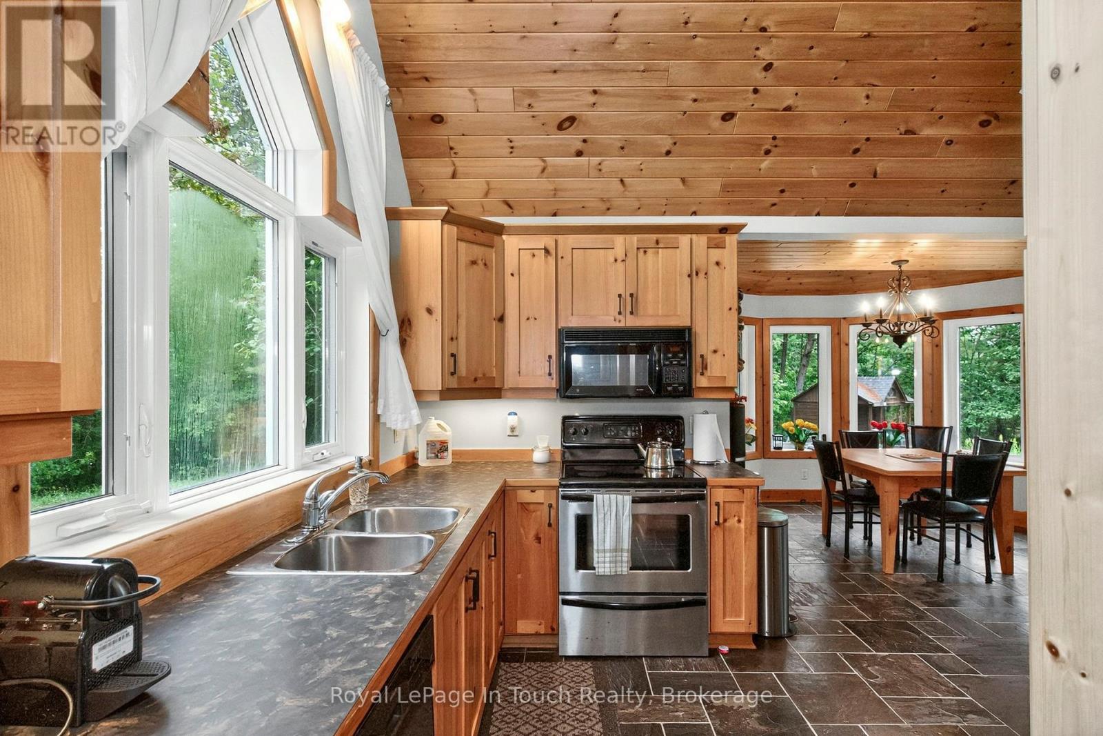 












390 ISLAND 360 ISLAND

,
Georgian Bay (Baxter),




Ontario
L0K1S0

