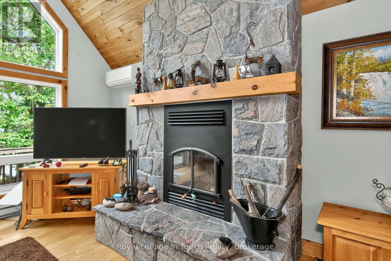 












390 ISLAND 360 ISLAND

,
Georgian Bay (Baxter),




Ontario
L0K1S0

