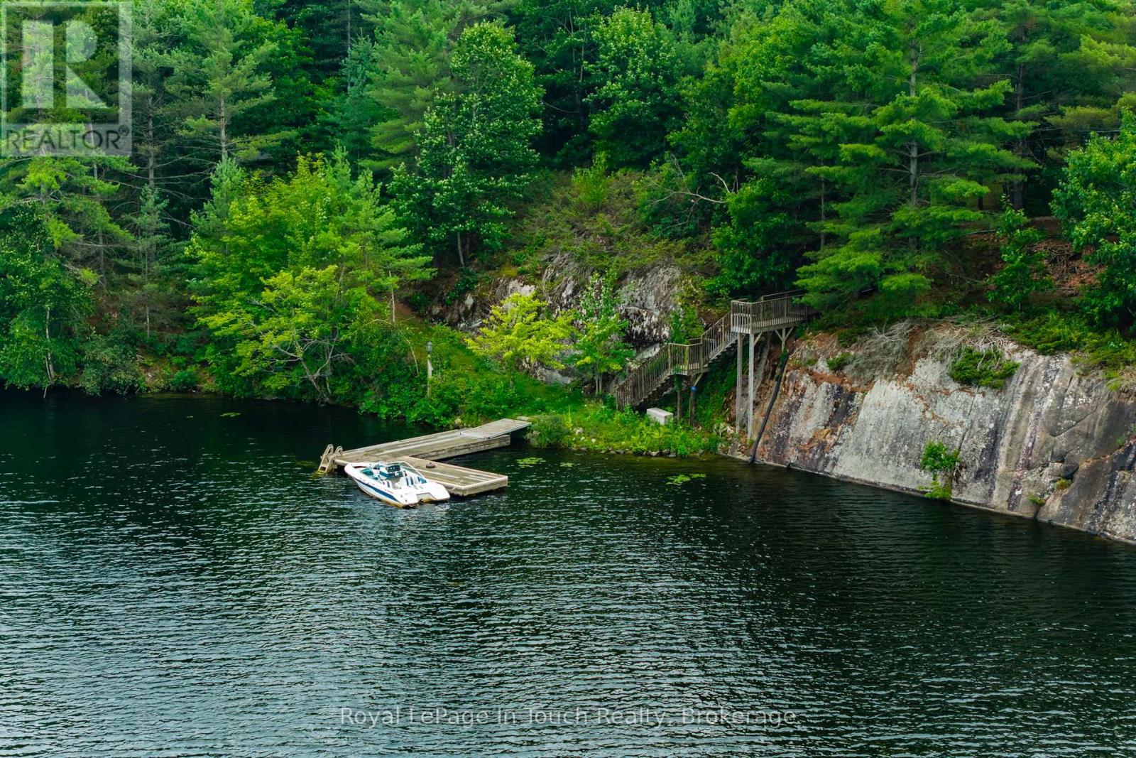 












390 ISLAND 360 ISLAND

,
Georgian Bay (Baxter),




Ontario
L0K1S0

