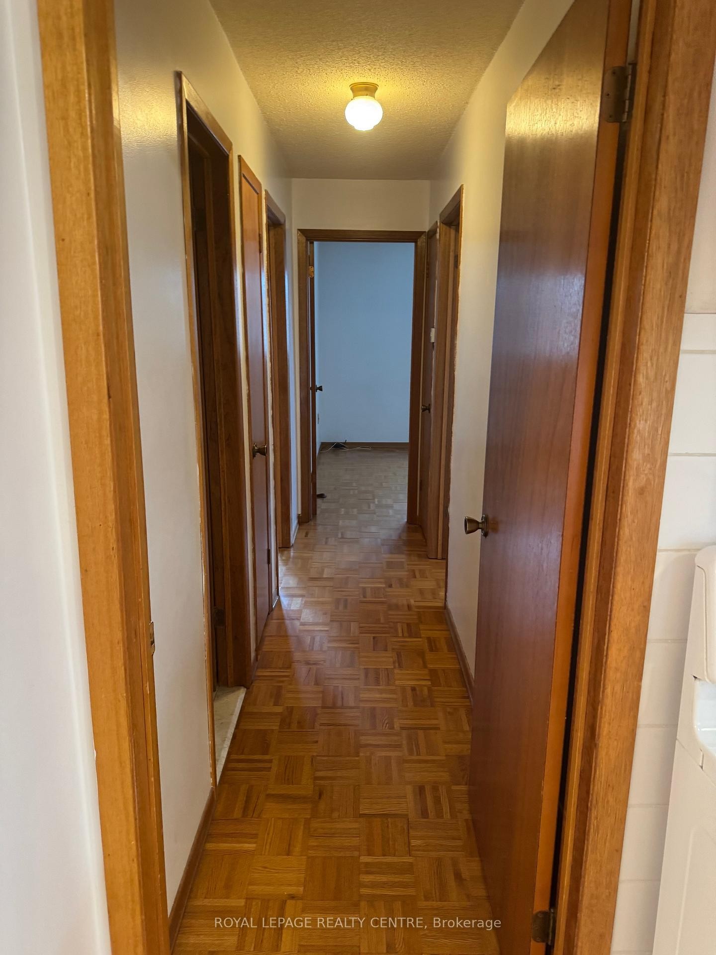 









2409


Culver

Way, Main,
Mississauga,




ON
L5B 2P8

