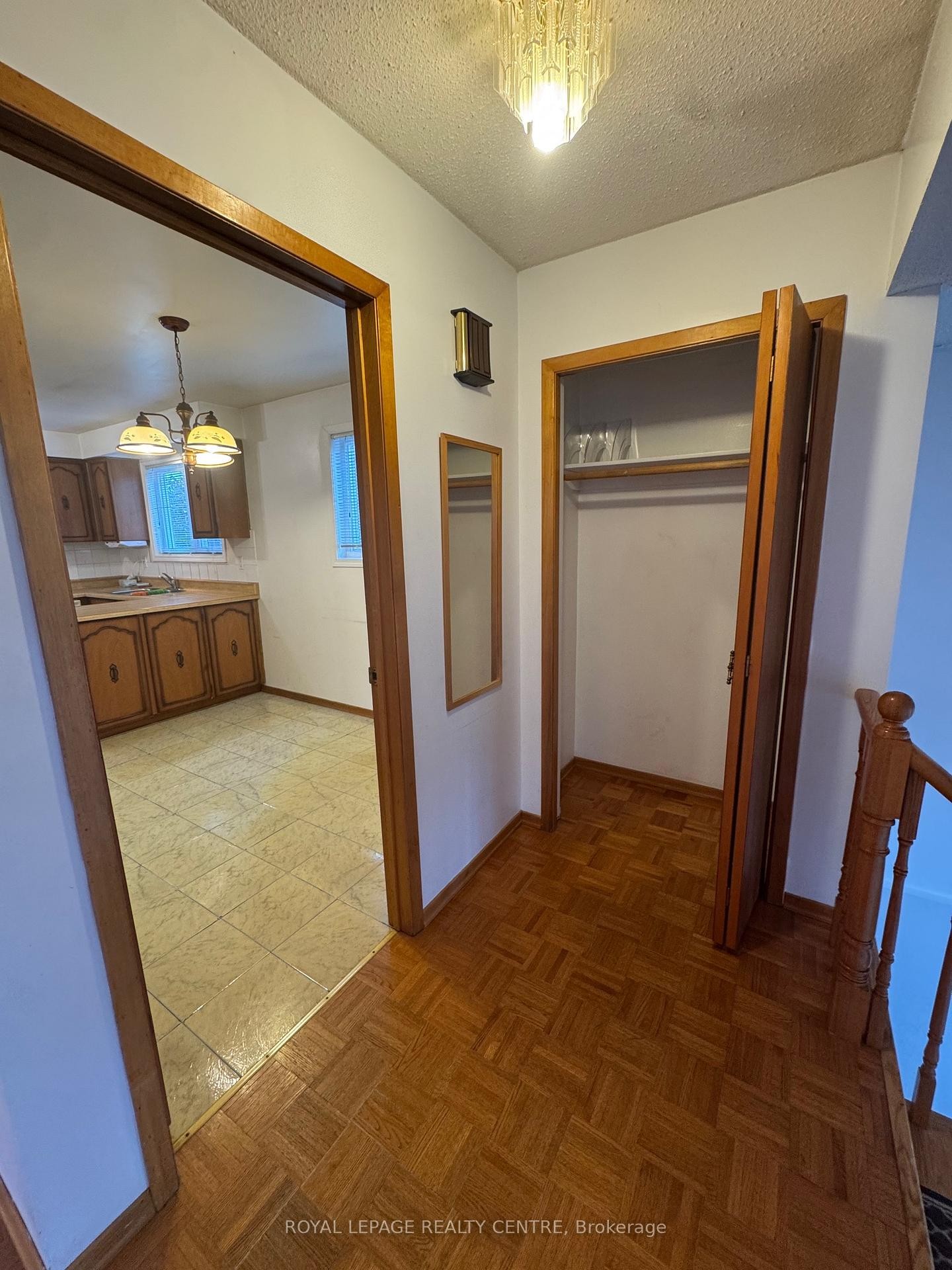 









2409


Culver

Way, Main,
Mississauga,




ON
L5B 2P8

