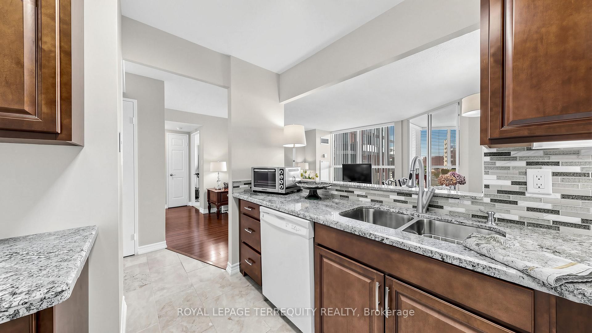 









22


Southport

Street, 833,
Toronto,




ON
M6S 4Y9

