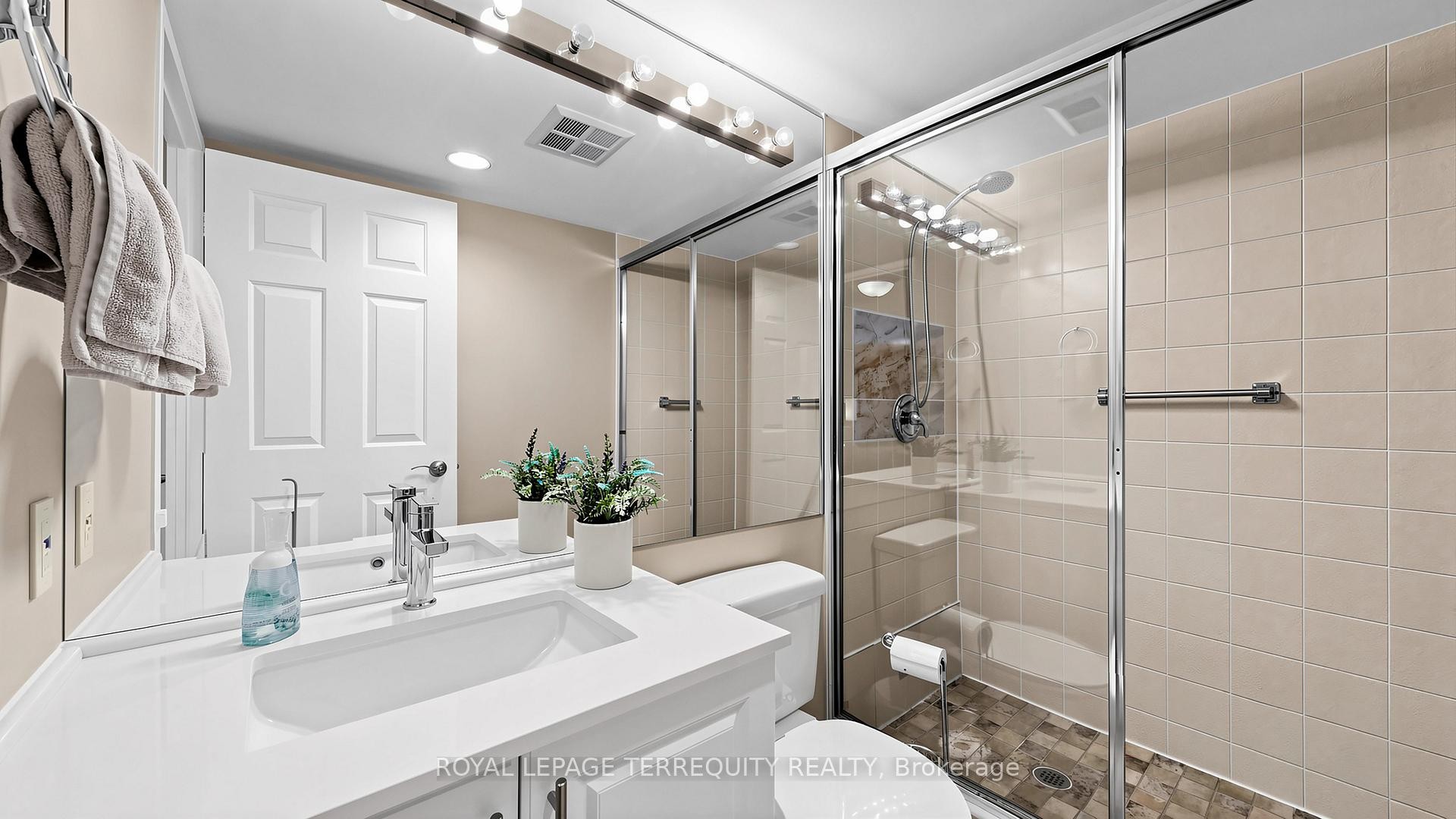 









22


Southport

Street, 833,
Toronto,




ON
M6S 4Y9

