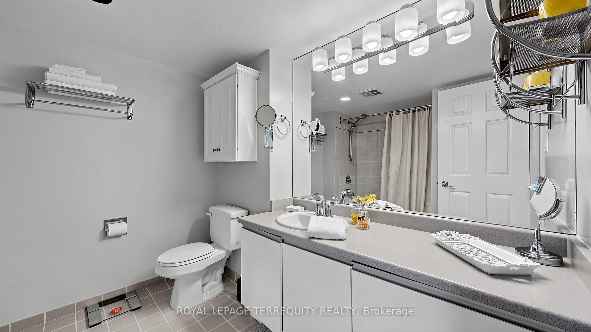 









22


Southport

Street, 833,
Toronto,




ON
M6S 4Y9

