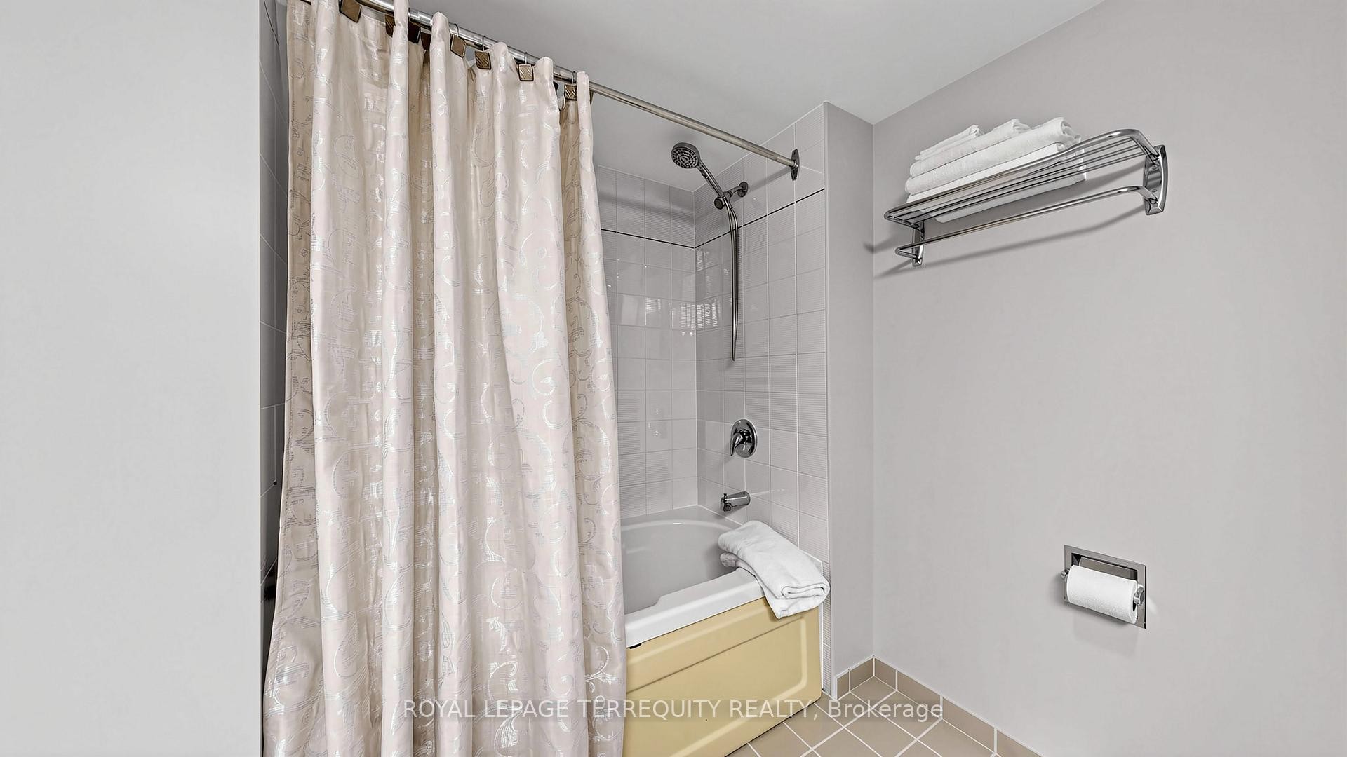 









22


Southport

Street, 833,
Toronto,




ON
M6S 4Y9

